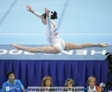 Catalina Ponor beam split leap - 2004 Athens Summer Olympics